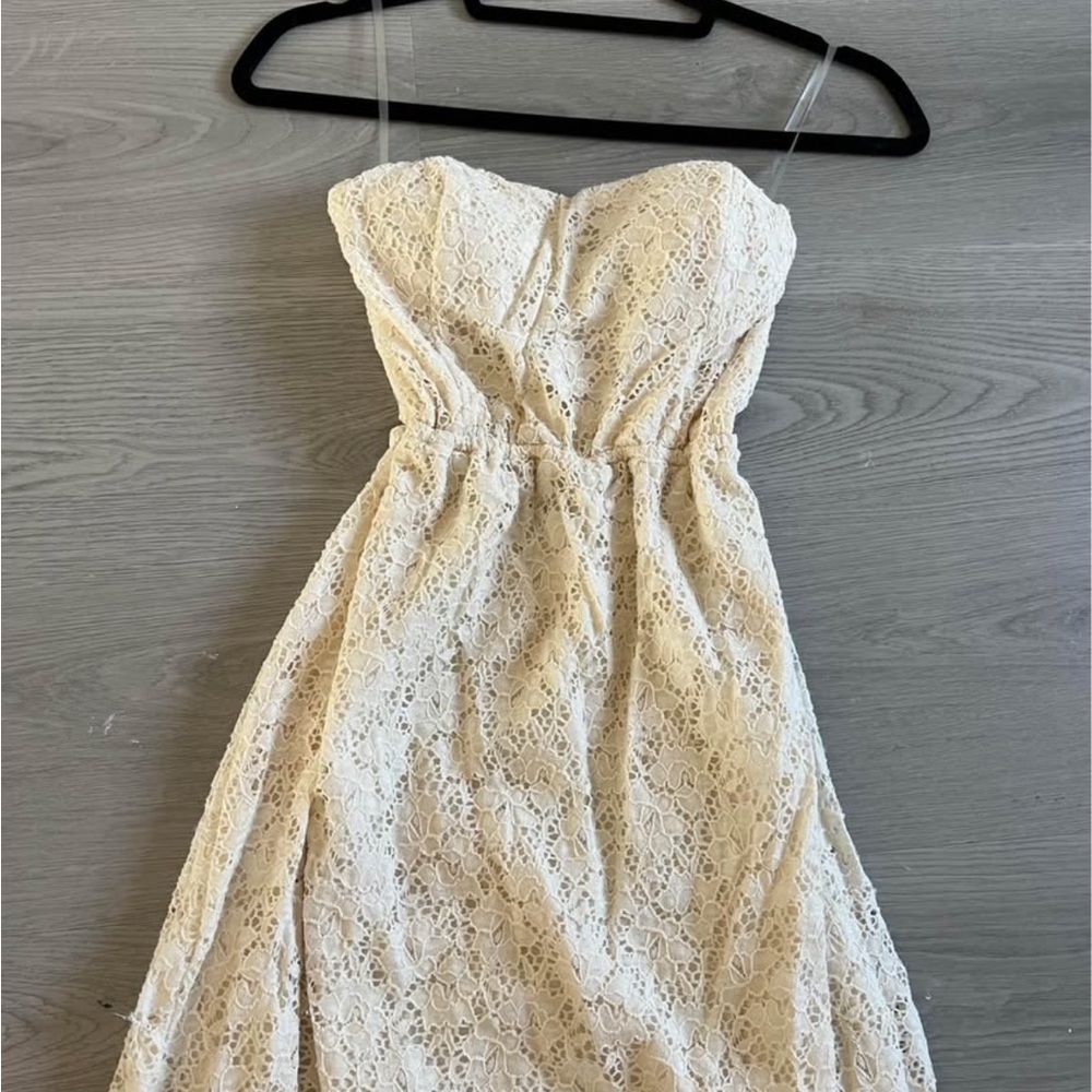 Elegant Cream Lace Strapless Dress
